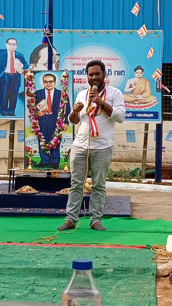 SaajanSidhams's tweet image. శాంతిఖని గని ఎస్సీ ఎస్టీ అసోసియేషన్ ఆధ్వర్యంలో ఏర్పాటు చేసిన అంబేద్కర్ జయంతి వేడుకల్లో పాల్గొనడం జరిగింది ఈ అవకాశం కల్పించిన అసోసియేషన్ సభ్యులకు ధన్యవాదాలు
జై భీమ్ జై తెలంగాణ