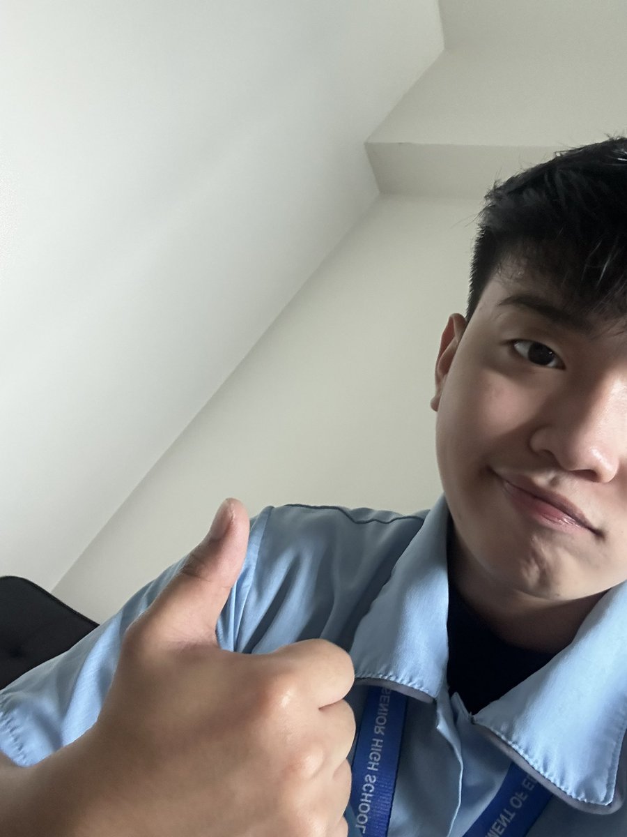 YourOppaBae8's tweet photo. Papasok kahit umuulan https://t.co/TYoQWaOYsq