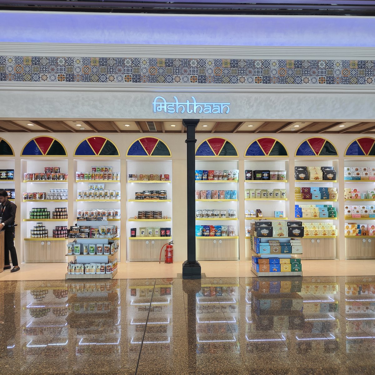 miagoaairport's tweet photo. Stock up on your favorite snacks before your flight. Our airport retail stores have a wide selection of snacks and beverages available.
#goxlive #feelgoa #gox #manoharinternationalairport #miagoaairport #Goa
@RelayIndia #Cococart #misthan https://t.co/63wf6ORXFF