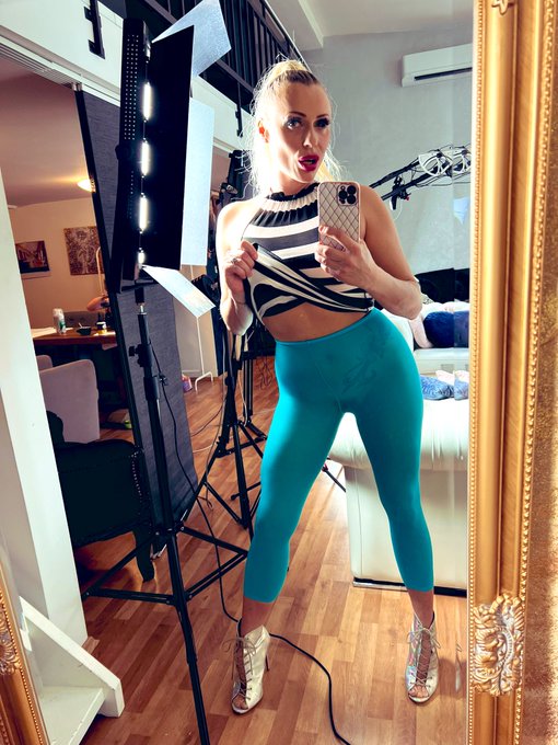 Wohoo good morning my ass it&rsquo;s getting into bigger shape !!!!  Can&rsquo;t wait to show you live!!!!! https://t<a href="/tag/anal"class="tags"><span>#anal</span></a><a href="/tag/squirting"class="tags"><span>#squirting</span></a><a href="/tag/fisting"class="tags"><span>#fisting</span></a>