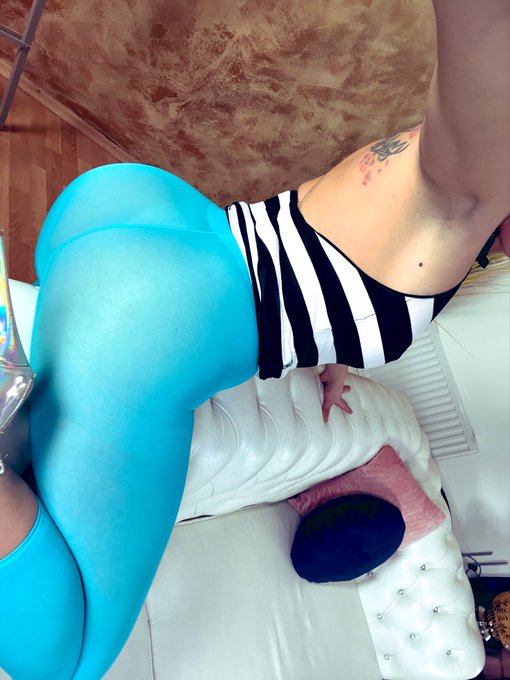 Wohoo good morning my ass it&rsquo;s getting into bigger shape !!!!  Can&rsquo;t wait to show you live!!!!! https://t<a href="/tag/anal"class="tags"><span>#anal</span></a><a href="/tag/squirting"class="tags"><span>#squirting</span></a><a href="/tag/fisting"class="tags"><span>#fisting</span></a>
