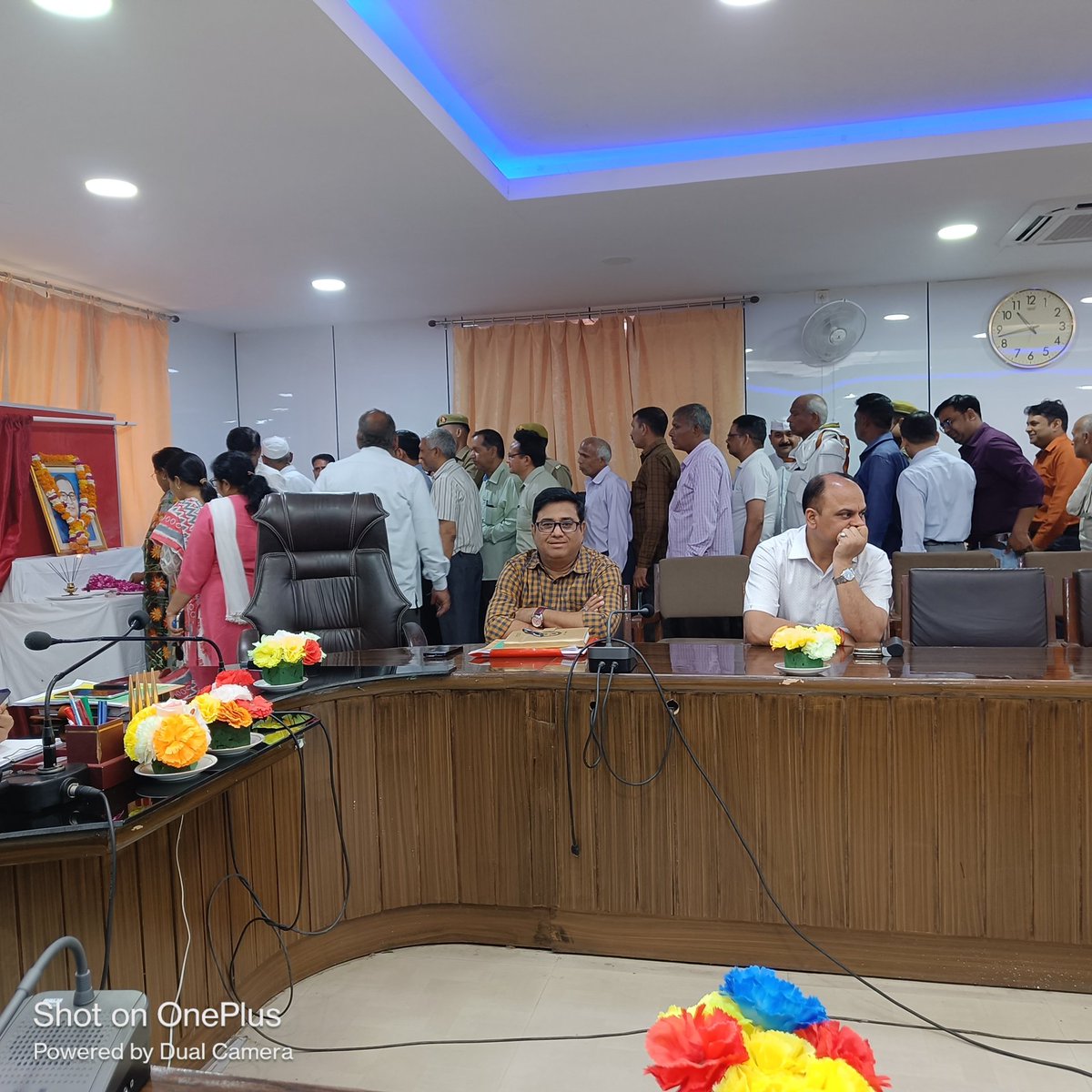 संविधान के निर्माता भारत रत्न बाबा साहब डाॅ. #भीमराव_अंबेडकर  जी की जयन्ती के अवसर पर <a href="/BagpatDm/">DM Baghpat</a>  <a href="/IasRajkamal/">Raj Kamal IAS</a> जी ने कलेक्ट्रेट सभागार में बाबा साहब के चित्र पर माल्यार्पण एवं पुष्पांजलि अर्पित करते हुए उनको नमन  किया और उन्हें विन्रम श्रद्धाजंलि दी।
<a href="/InfoDeptUP/">Information and Public Relations Department, UP</a>