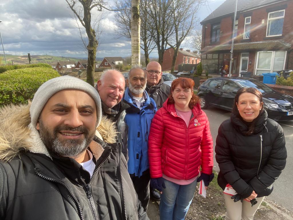 Debbie_abrahams's tweet photo. Fantastic support on #Clarksfield last night for our 3 @UKLabour candidates #Peter #Ros & #Nadeem!
3 weeks to polling day!
#MayThe4thBeWithYou #LocalElections2023 https://t.co/Qe1iaU6vR2