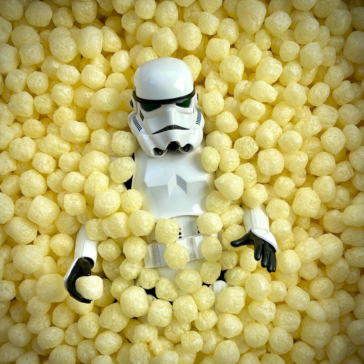 anthoatana's tweet photo. Prêt pour l’apéro du dredi soir ! #balls #chipsters #stormtrooper #starwars #disney #stormy #hottoys #lucasfilm #toy #toystagram #toystory #toyphotography #actionfigures https://t.co/htA8moIssZ