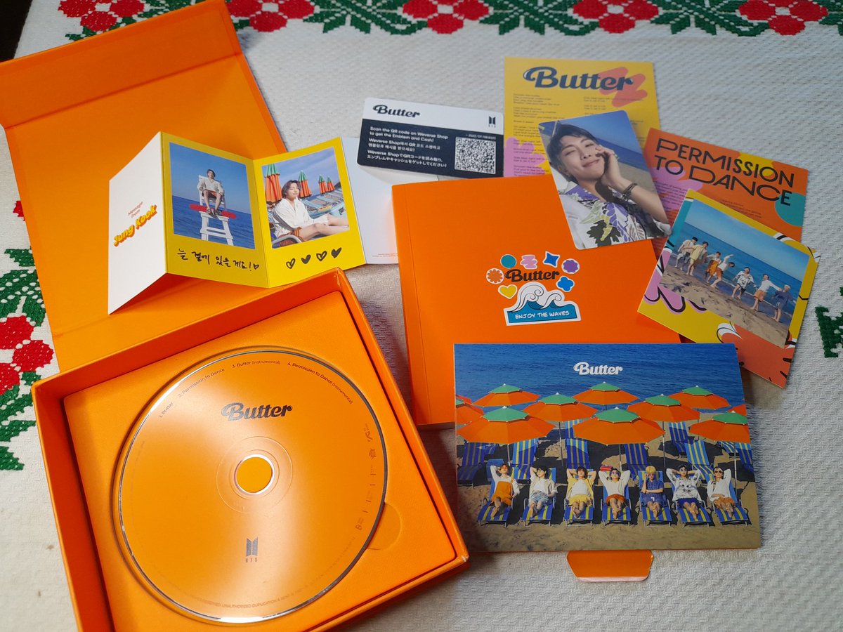 twerk_twin's tweet photo. "BUTTER" was my first album I have ever bought ..the Iconic butter era 🧈
#butterbts #smoothlikebutter https://t.co/I56dWu0PRm