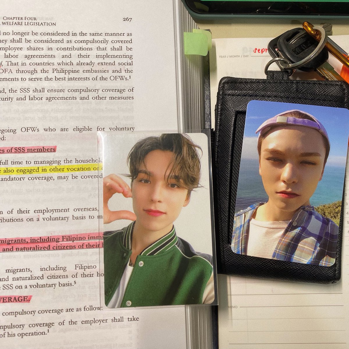 17mails's tweet image. caratbong in my ust law grad pic and faced four days of the bar exams with my shiny vernon forehead henggarae talisman pc. 

thank you for being with me throughout this journey, @pledis_17 🥹💎 may abogado na kayo!