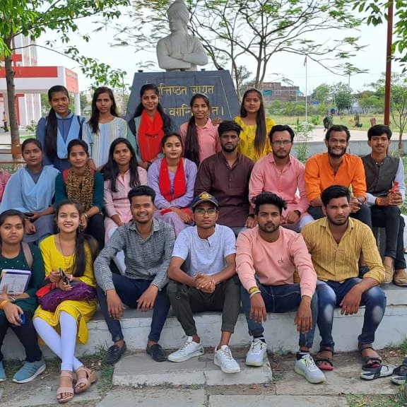 Sfd_Malwa's tweet photo. अखिल भारतीय विद्यार्थी परिषद शाजापुर जिले शुजालपुर इकाई में एक सकोरा - एक प्राण अभियान के निमित इकाई के भिन्न स्थानों पर सकोरा लगा के अभियान की शुरुआत की जिसमे मुख्य रूप से रा. का. सदस्य व प्रांत छात्रा प्रमुख कु. मोनिका जी पाटीदार उपस्थित रहे।
#selfiewithsakora
#Malwawithsakora https://t.co/koFfAbjupE