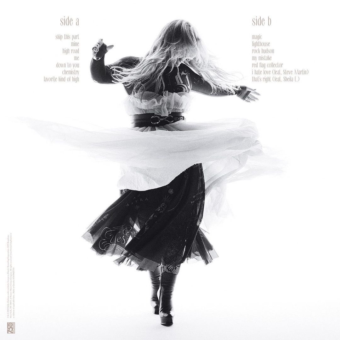 SimplyHuman2001's tweet photo. So excited for "chemistry"! Honestly wasn't expecting this type of sound from Kelly. But i love it! "me" is my favorite. #chemisty #me #mine #KellyClarkson https://t.co/5Wz0ZcTfnS