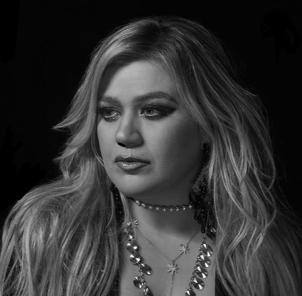 SimplyHuman2001's tweet photo. So excited for "chemistry"! Honestly wasn't expecting this type of sound from Kelly. But i love it! "me" is my favorite. #chemisty #me #mine #KellyClarkson https://t.co/5Wz0ZcTfnS