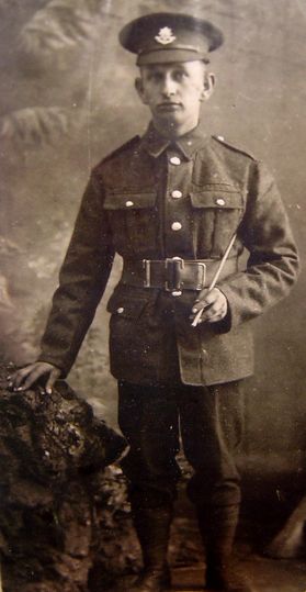 InscriptionsWw1's tweet photo. #RememberedHere
Corporal Francis Arthur Wyer MM
Killed in action in France 14 April 1918
Aged 25
"AT REST"
#StJohnTheBaptistChurch #Wolverley #Kidderminster
#WW1 #LestWeForget
Online records via https://t.co/KTuLMwK8cX https://t.co/4u9Z9oYHIT