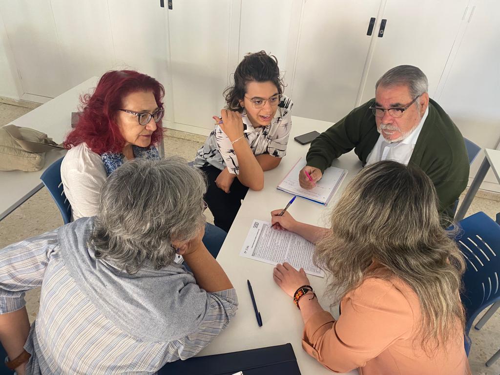 📌Hoy hemos disfrutado de una maravillosa jornada de encuentro 🫶 entre jóvenes universitarios y el alumnado del @aulamayoresupo de Castilleja de la Cuesta fruto del proyecto 'Mayores y jóvenes con los #ODS: relaciones intergeneracionales para la promoción y la calidad de vida'.