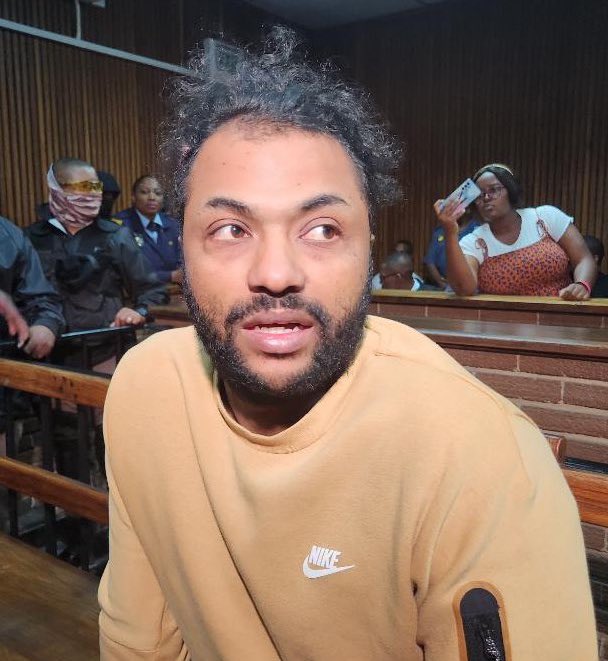 AdvoBarryRoux's tweet image. Is this even the same person? #ThaboBester #DrNandipha