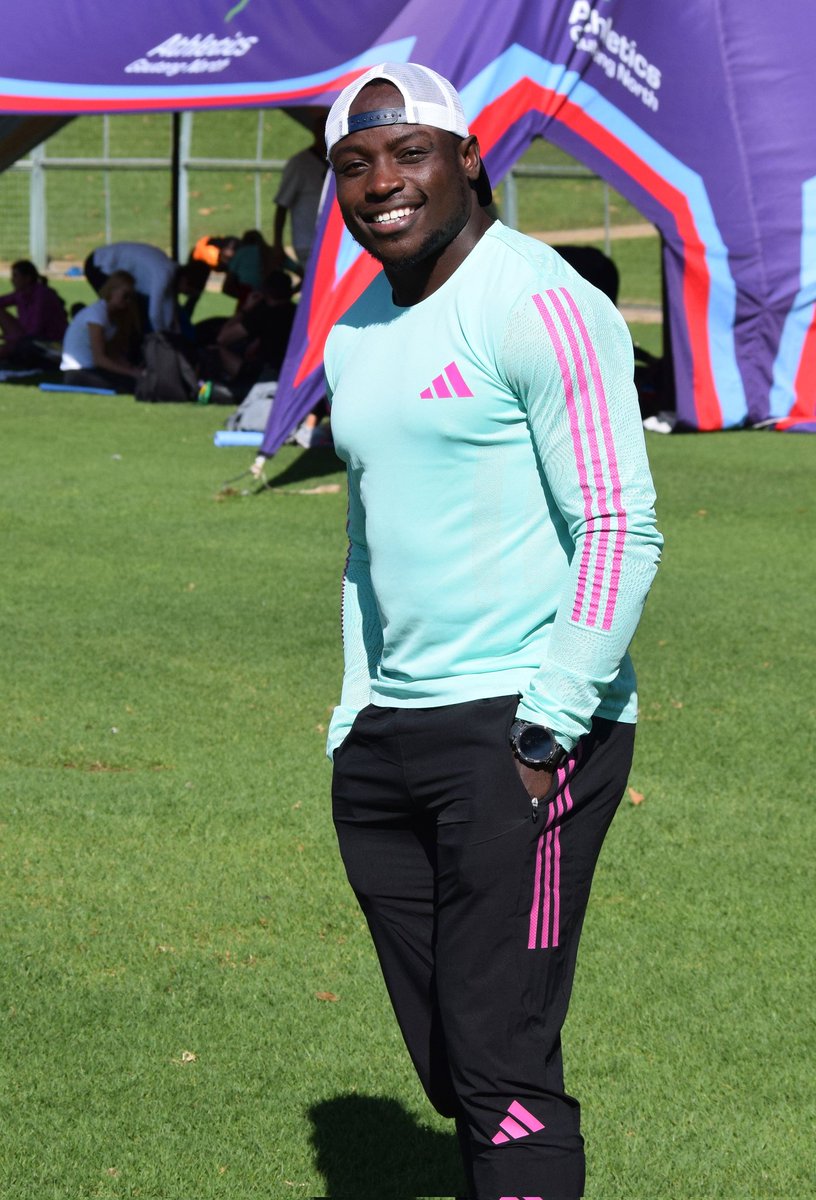 Ferdiomanyala's tweet photo. Smile everyday for what's worth.
You've earned it and deserve it.
Take in the beauty of all around you and allow the joy of it to cover you in it's warmth.
Have a lovely weekend.

📸: @ffa_sportsman https://t.co/ZjOpU6zEu1