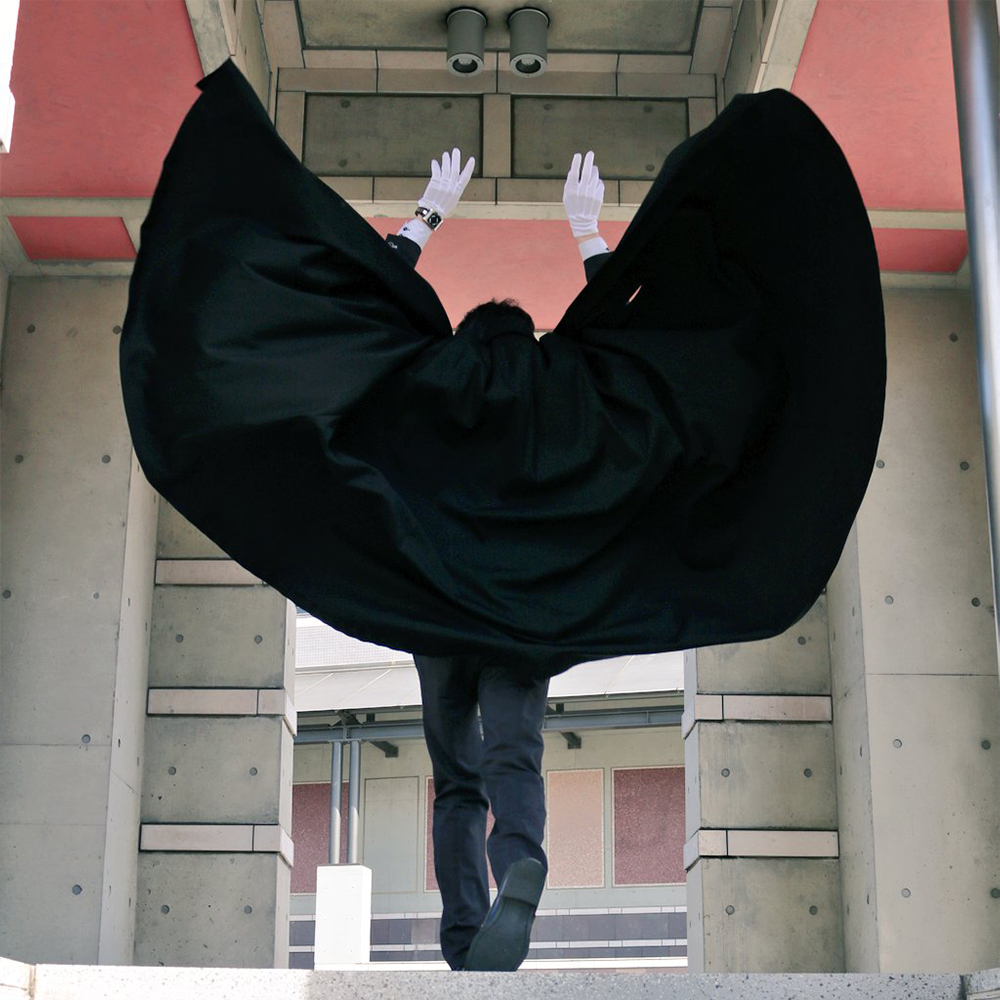 konomuraZ's tweet image. インスタ再掲第９弾。  
スーツにマント。

#そうだスーツ着よう 
#drawingreference