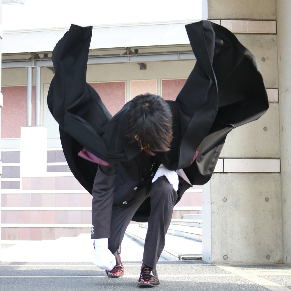 konomuraZ's tweet image. インスタ再掲第９弾。  
スーツにマント。

#そうだスーツ着よう 
#drawingreference