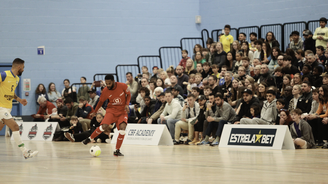 360fisheye's tweet photo. All Star's @ClaudioRiba10 in action against @CBF_Futsal yesterday at  Wycombe Leisure Centre

@leofutsal13 https://t.co/WwIySGp4ri