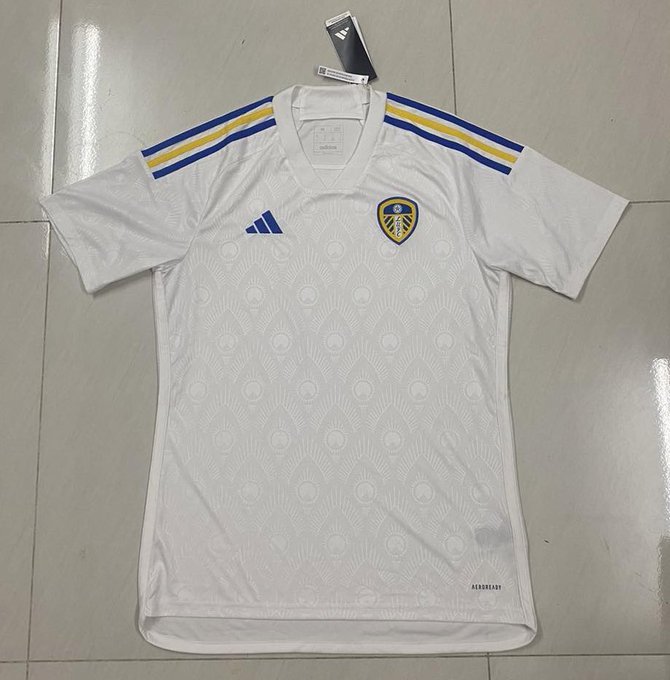 Hey @adidasfootball, there's still time to change this to a simple crew neck.

#lufc #lufcw