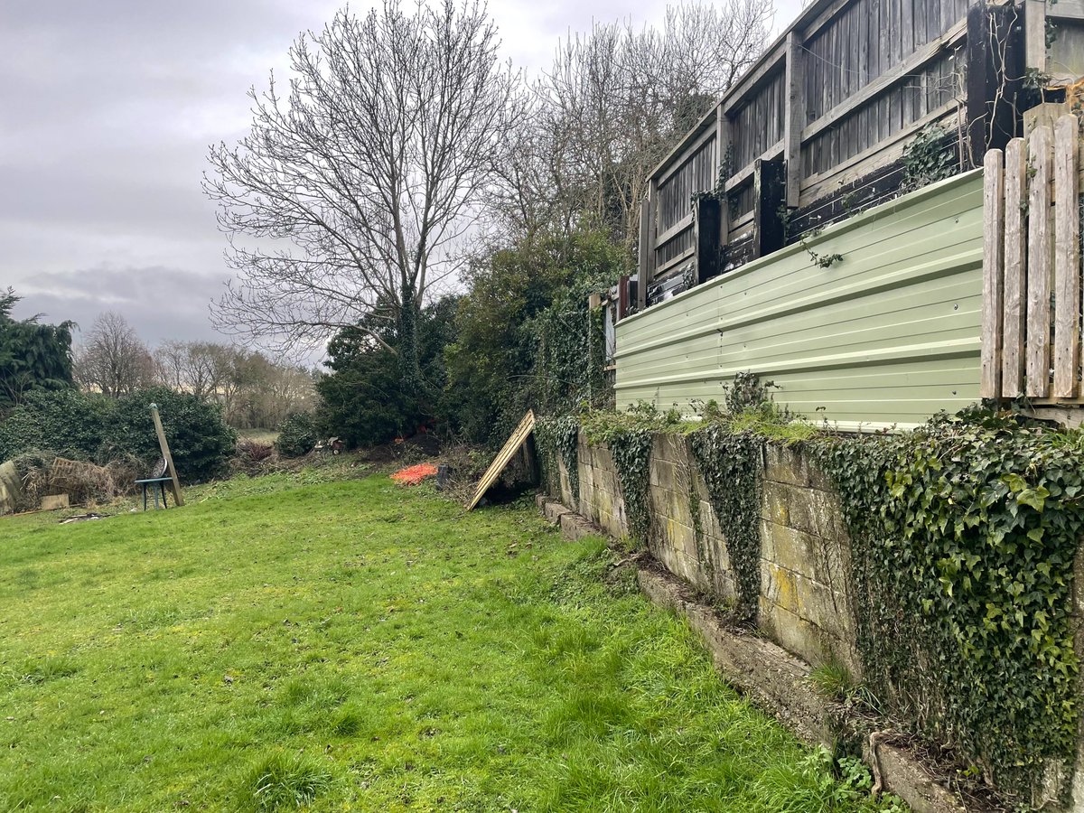 shire_uk's tweet photo. This council owned property had a 30m long, 1.5m high blockwork retaining wall. The retaining wall had failed due to build up of water pressure behind the wall.
Shire Structures Completed the installation of a plastic sheet piled wall.

#Shire  #sheetpiledwall #Construction https://t.co/tKWcmm56Qa