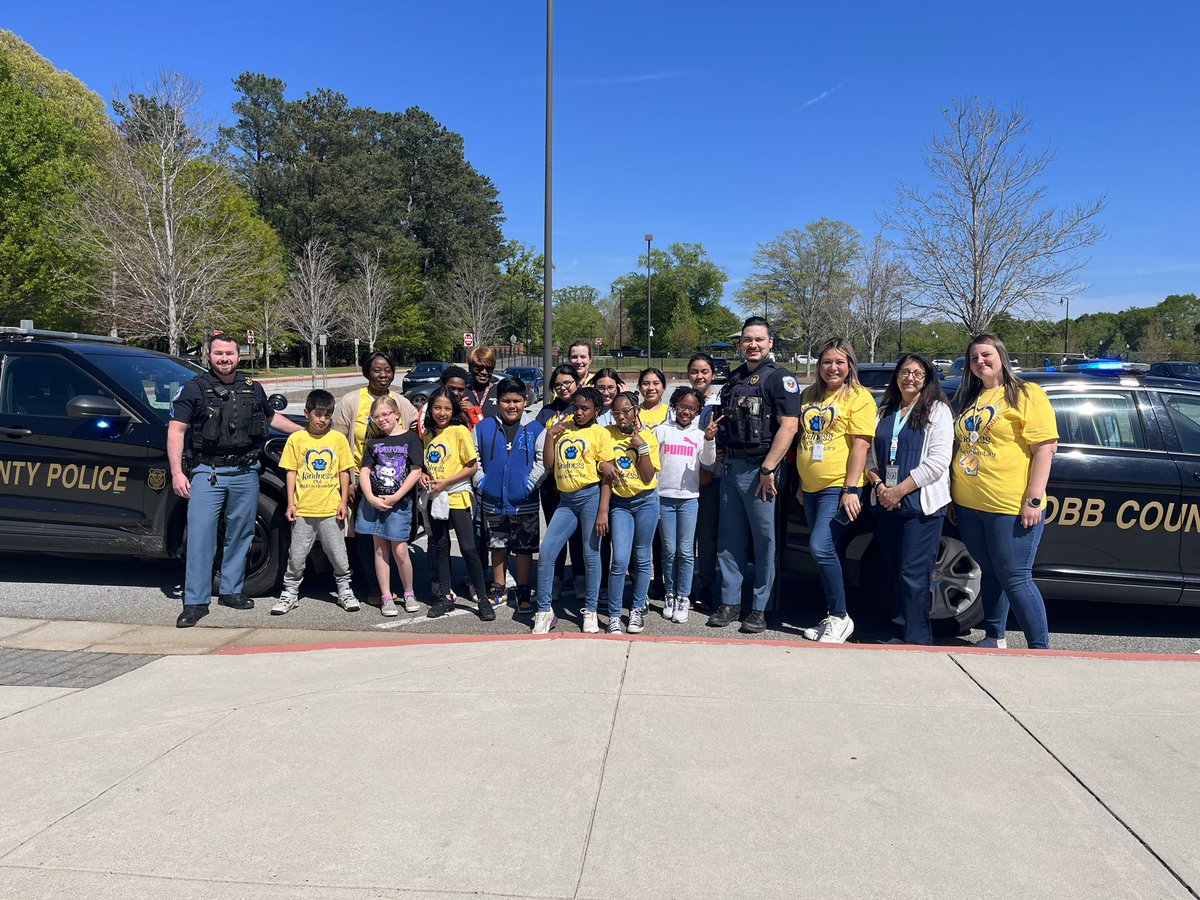 abbytriple's tweet photo. Our Cobb County police department came to visit our kindness club! The kids learned that to be a police officer you have to be compassionate, loving and disciplined. https://t.co/0d9eI3omhs