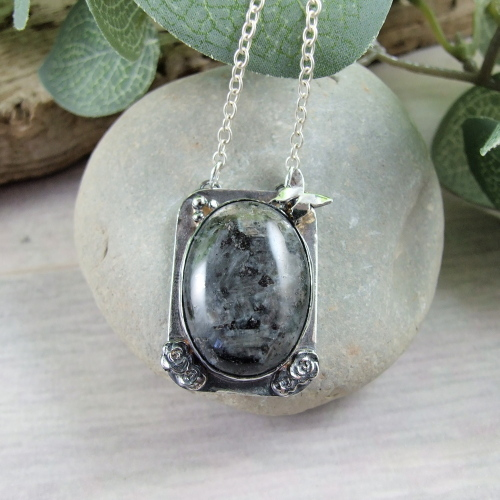 BoostersTbch's tweet photo. Artisan Silver with Larvikite Gemstone Necklace from @MaxinePring https://t.co/tDMbZOzAbr #tbch #tbchboosters #larvikite https://t.co/MKqAKzJmBg