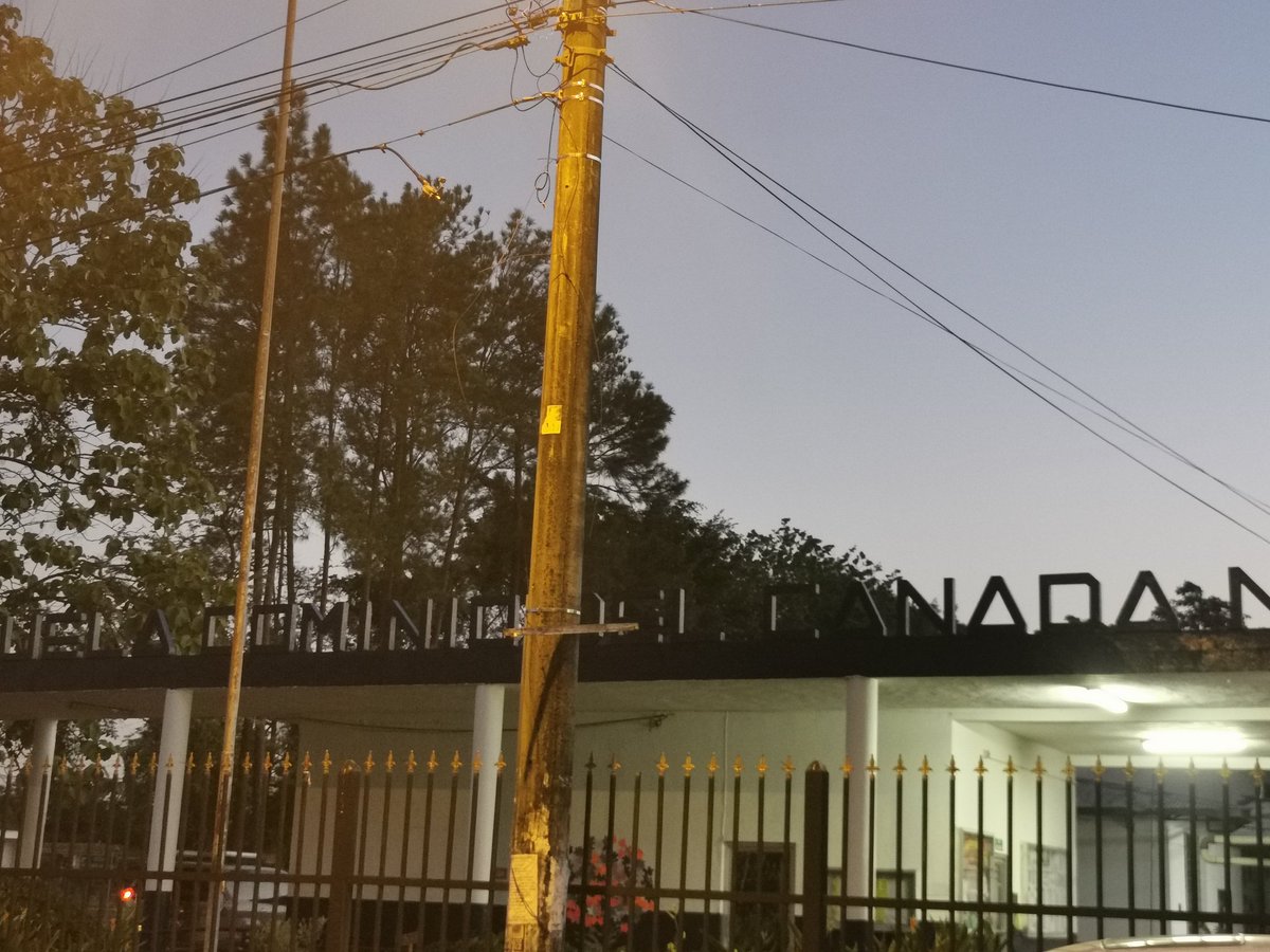 A Esta Hora  ! La Comunidad Educativa de La Escuela Anexa del Canadá en Santiago se reparan para hacer la cadena humana como acción de protesta ante la faltas de trabajadores manuelas y otras necesidades del colegio Meduca no les ha dado respuesta.  .<a href="/Noticias_Sonaa/">Noticias_Soná</a>