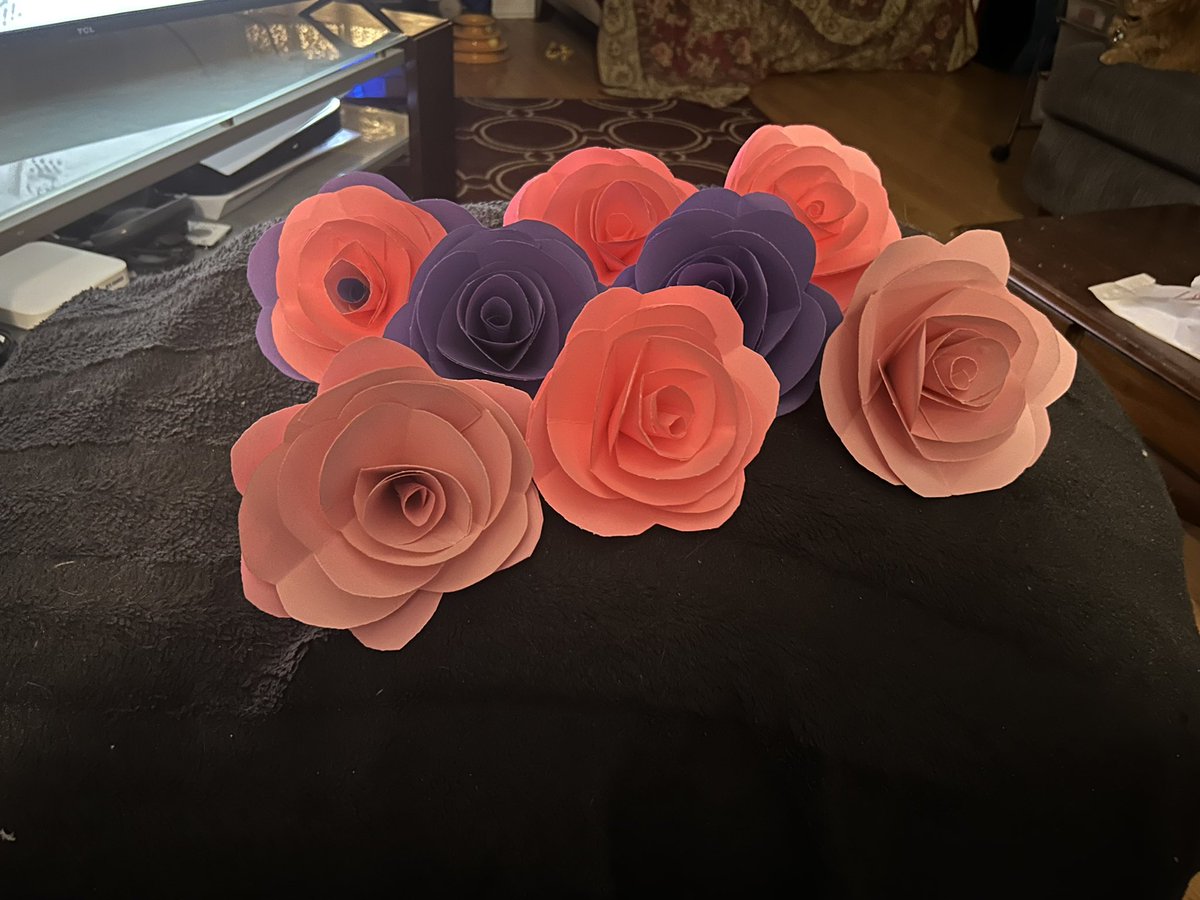 CatMomEh's tweet photo. Hand made decor for my besties wedding! #flowerpower #pink #blue #paperflowers https://t.co/zpfksBSdhi