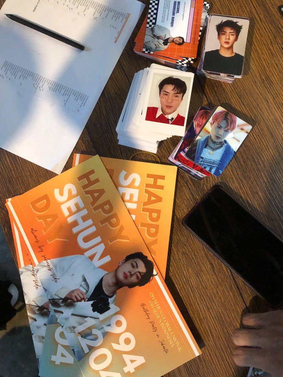 OhSehunGlobal's tweet image. Freebies being distributed at Sehun Birthday Party today 🧡

#SEHUN #세훈 #30thSpringWithSEHUN #HappySEHUNDay