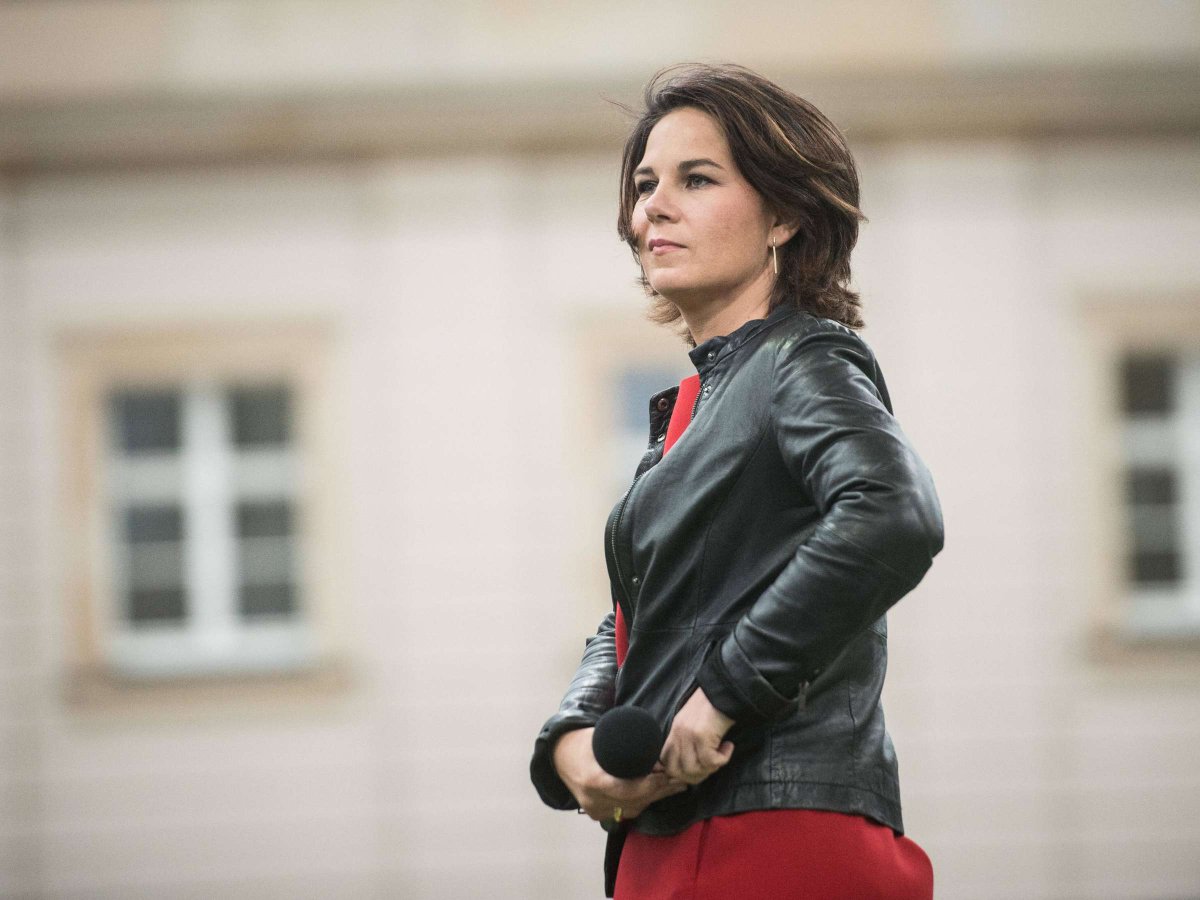 Annalena #Baerbock hat als 🇩🇪 Außenministerin bewiesen dass sie Anstand, Integrität, einen intakten moralischen Kompass und eine klare Linie hat. Alles das was den meisten 🇩🇪 Politikern fehlt. Dieses Land könnte froh sein wenn es mehr Politiker wie Annalena Baerbock hätte!!!