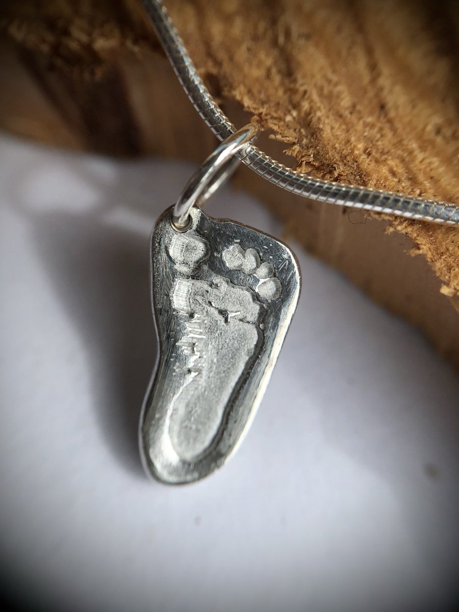 @buyindieuk All things that twinkle 🤩 inspire me and the fact I can just keep on trying to create what I see in my mind … I love seeing people’s faces light up when I’ve made a bespoke piece of jewellery for them especially from my fingerprint range. #silverre #tbch #buyindie