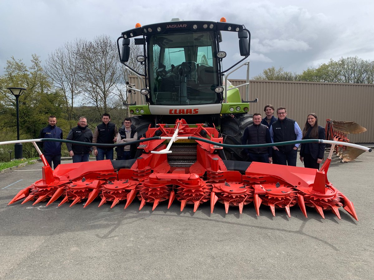 Les commerciaux du groupe Landa en formation sur la thématique "Ensileuse et pièces d'usure" où comment répondre aux besoins des partenaires et du territoire...

 #formation #partenaires #territoire