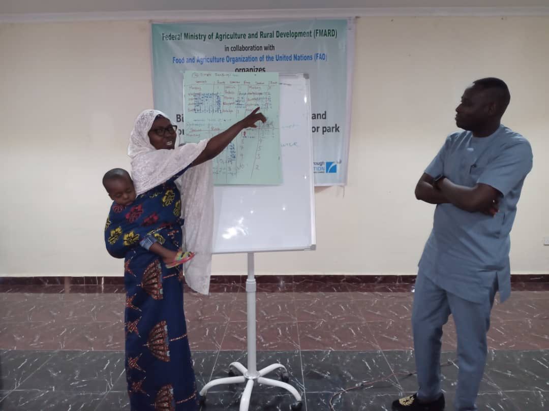 In partnership with @FmardNg, park rangers & tour guides are trained on biosecurity, disease surveillance/reporting & risk communication funded by @USAIDNigeria as part of efforts to prevent spillover of pathogens from the wild at the human-wildlife-animal-environment interface.