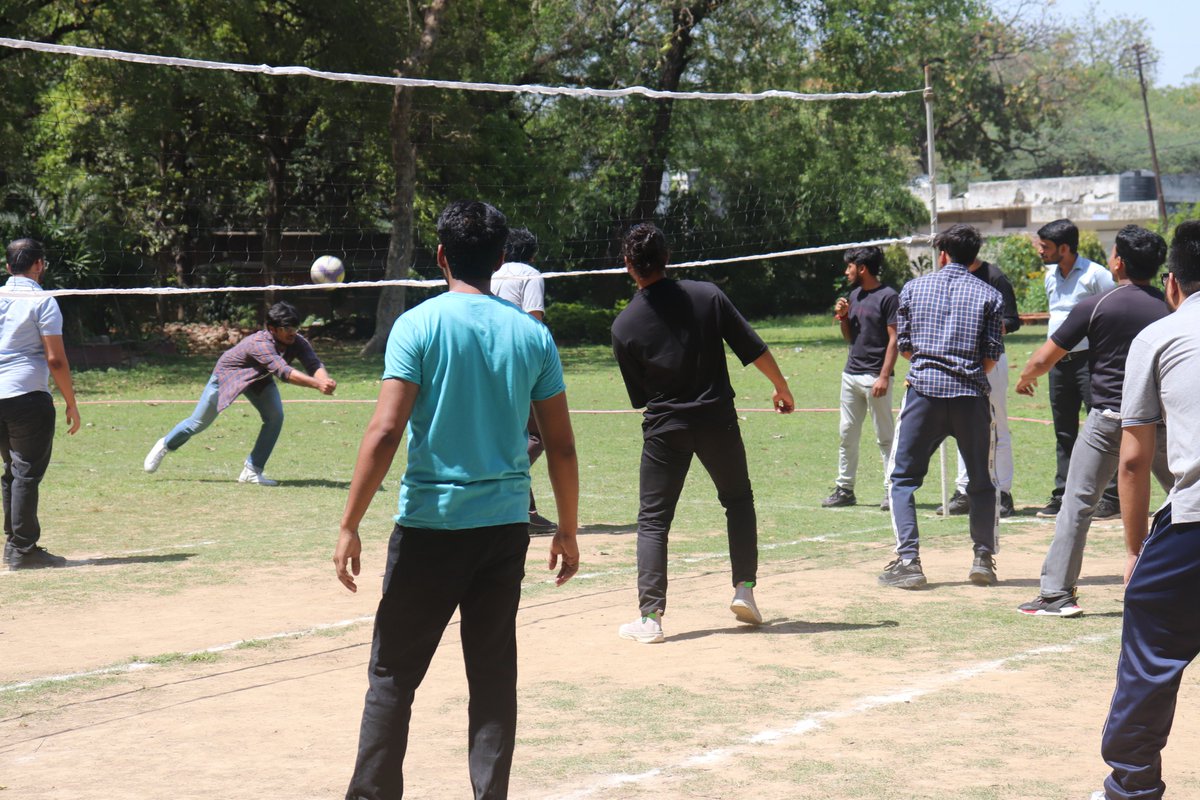 BCIIT conducted a Volleyball Tournament for its students on 6th April 2023 and 13thApril 2023. Team of BCA 2nd year was winner of tournament. The tournament was ended with prize distribution to the winners.
#DelhiGovernment
#DTTE
#dhe