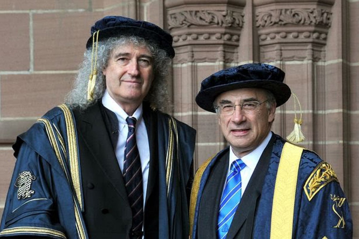MayWhiteQueen's tweet photo. On this day, but in 2008, @DrBrianMay was appointed as Chancellor at Liverpool John Moores University ✨

In the picture: Sir Brian May and Sir Brian Leveson. 
(picture found on the Liverpool Echo online)

🌸HASHTAGS: #BrianMay @brianmaycom https://t.co/LtFYhGkeLm