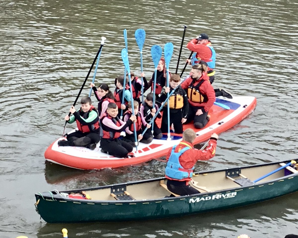 SAFCFoL's tweet photo. 🚣♂️ 𝑾𝒆𝒂𝒓 𝒐𝒏 𝒐𝒖𝒓 𝒘𝒂𝒚
Youngsters on our Holiday Activity and Food (HAF) programme are making a difference during the Easter break, taking to the paddle boards as part of a river clean.
#WearHere4Spring | #HAF2023
🤝 @tfcsunderland https://t.co/zIzj0w6GNy