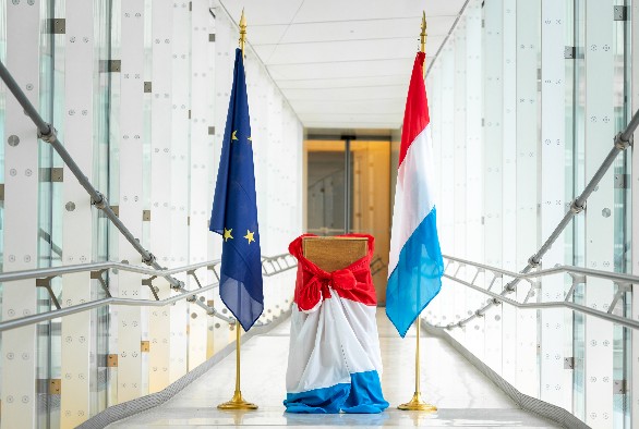 LuxembourgLU's tweet photo. In 2023, 🇱🇺 residents will elect new local officials and a new parliament. 🗳️ Non-🇱🇺 citizens can participate in the elections under certain conditions too. ℹ️ and links ➡️ https://t.co/P1qgZukyfG
@MINTLuxembourg @MiFa_Lu @gouv_lu
#icanvote
Photo: SIP https://t.co/4BHdWH5M3u
