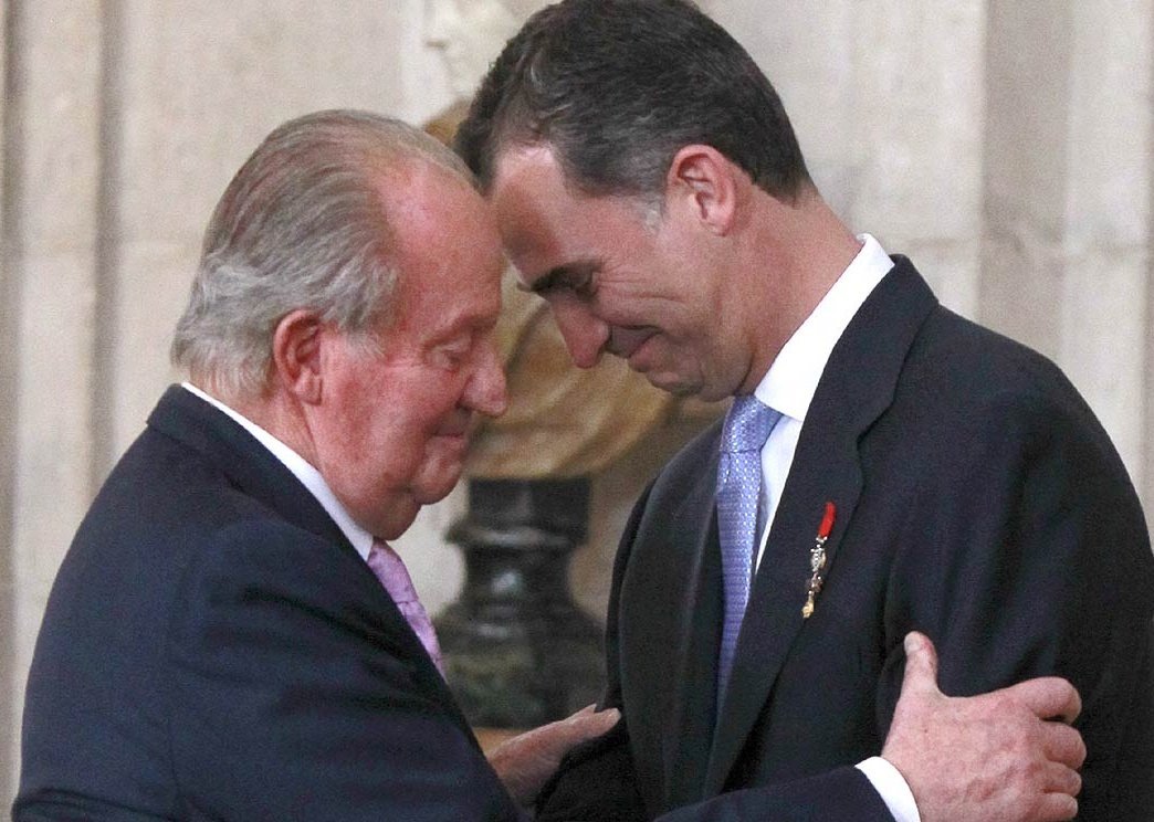 Encuestando's tweet photo. Hoy es #14deAbril y la pregunta es obligada

📊 ¿Que forma de gobierno prefieres para España ?

🔄 REPÚBLICA 
♥️ MONARQUÍA https://t.co/HF5P4OIWl4