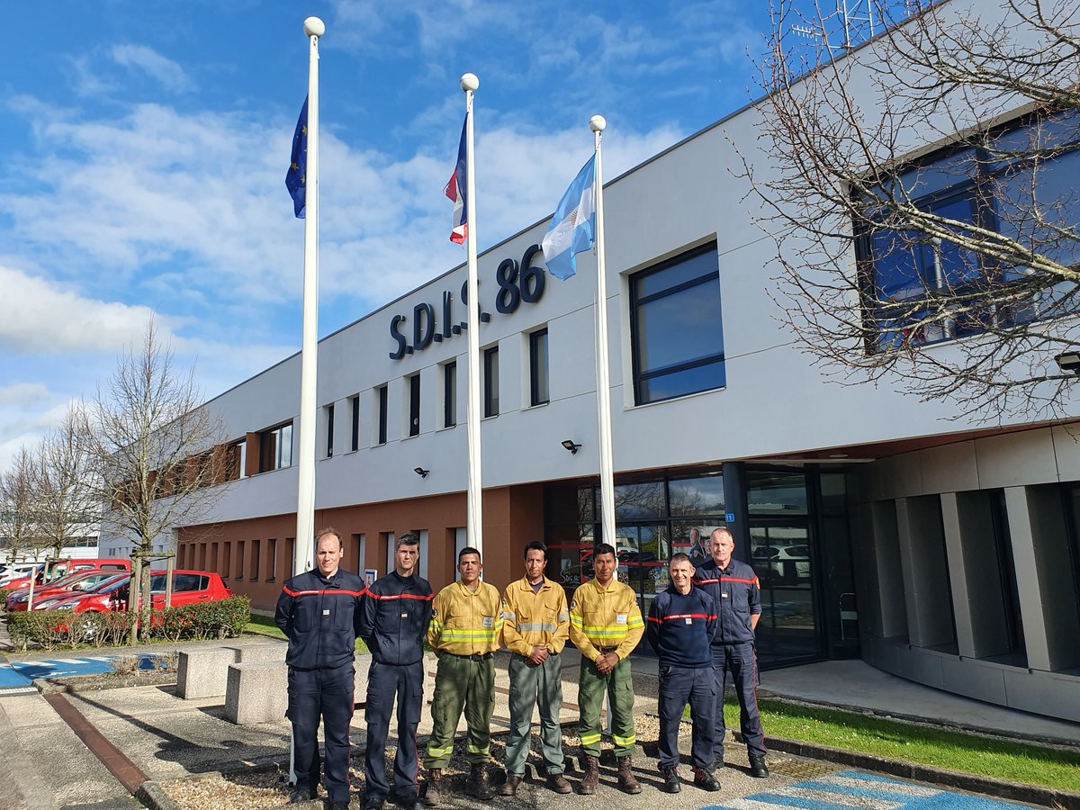 Le #SDIS de la #Vienne86 a de nouveau accueilli 3 chefs de centre des sapeurs-#pompiers forestiers de #Jujuy, dans le cadre de la #coopération #internationale établie avec le <a href="/departement86/">Département de la Vienne</a>.

Au programme :
➡️ #formation #FDF1 / #FDF2 / #FDF3
➡️ #initiation à la #ComOps et #MSGU
