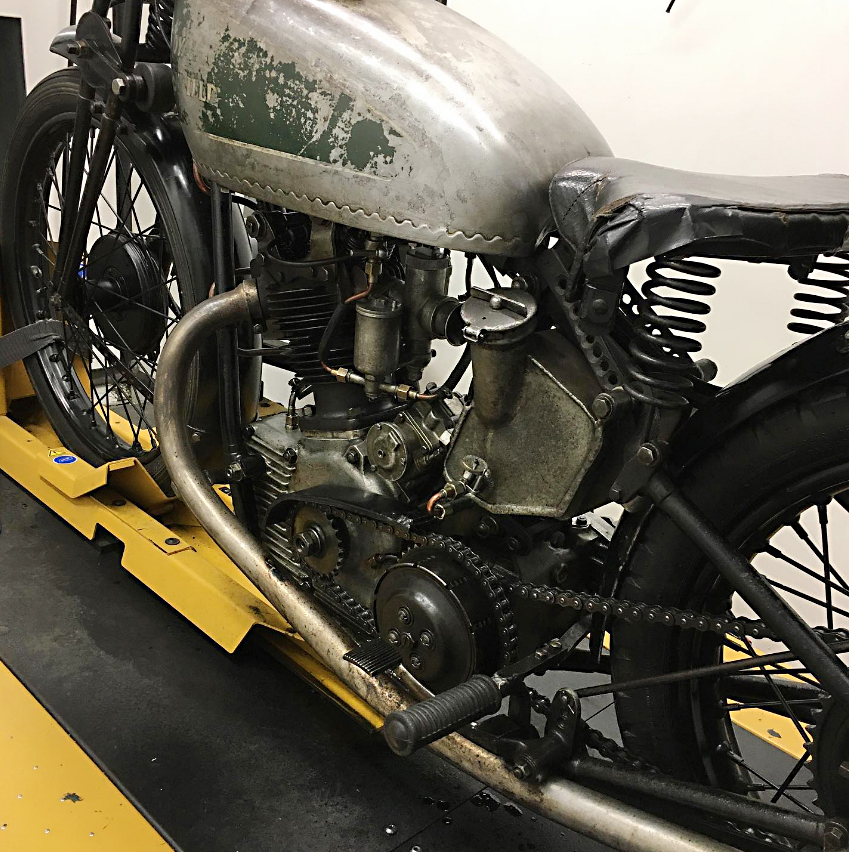 Extremely rare 1934 Four valve TT Bullet ridden by C.S. Barrow. #fourvalve #iomtt #royalenfield #racer #1930s #bike #motorcycle #vintageracer #vintagemotorcycle #enfield #motorbike #bullet #classicbike #classicmotorcycle #racing #engineering #engine #ridepure #classic #vintage