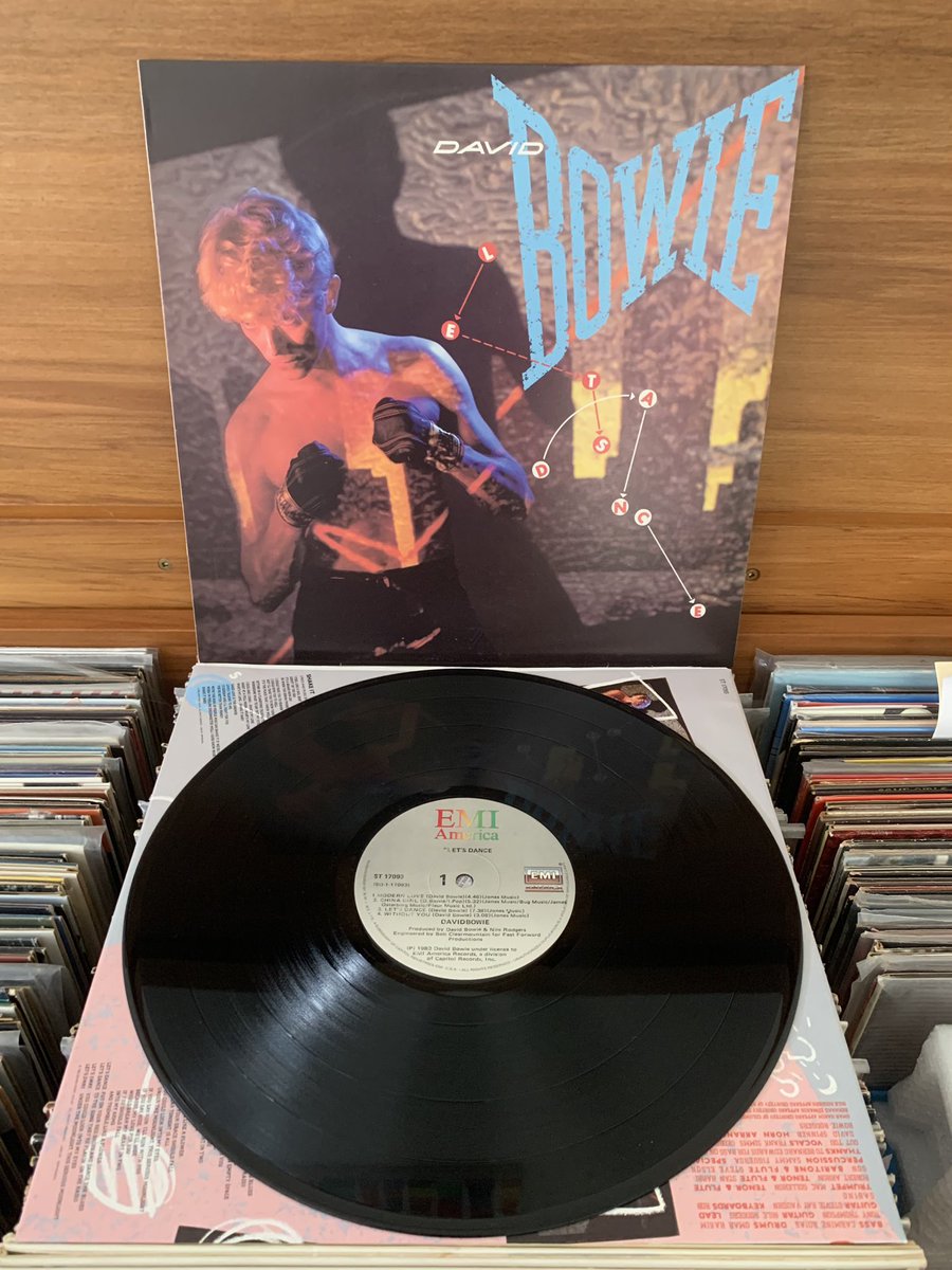 40 YEARS AGO (on 14 Apr 1983), #DavidBowie released ‘Let’s Dance’, his MASSIVE 15th studio album! It reached No. 1 in several countries and produced 4 singles, the album’s entire first side! Let’s dance! 🎶🤘
youtu.be/VbD_kBJc_gI
#80srock #dancerock #funkrock #newwave #rock