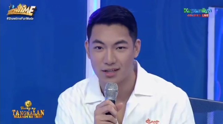 iLoveDarren_24's tweet photo. Sino ba namang hindi mapapangiti pag nasilayan mo ang ganito kagwapo at ka-fresh na Hurado!! Hello po Judge Darren!
TNTHuradoDARREN-D14
#DARREN @Espanto2001
#ShowtimeFunMode https://t.co/wZa700Nkz8