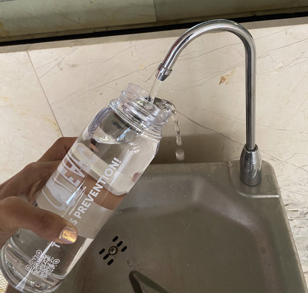 DrMarthaGulati's tweet photo. #ESCPrev2023 #thisisprevention
Because if you aren’t part of the solution, you are part of the problem… keeping the environment in front of all CVD prevention can change the #ClimateCrisis 
👟walked to the meeting
💧drink from tap, no bottles 
👣tax paid toward ✈️
♻️no paper https://t.co/2ECRpCVvdt
