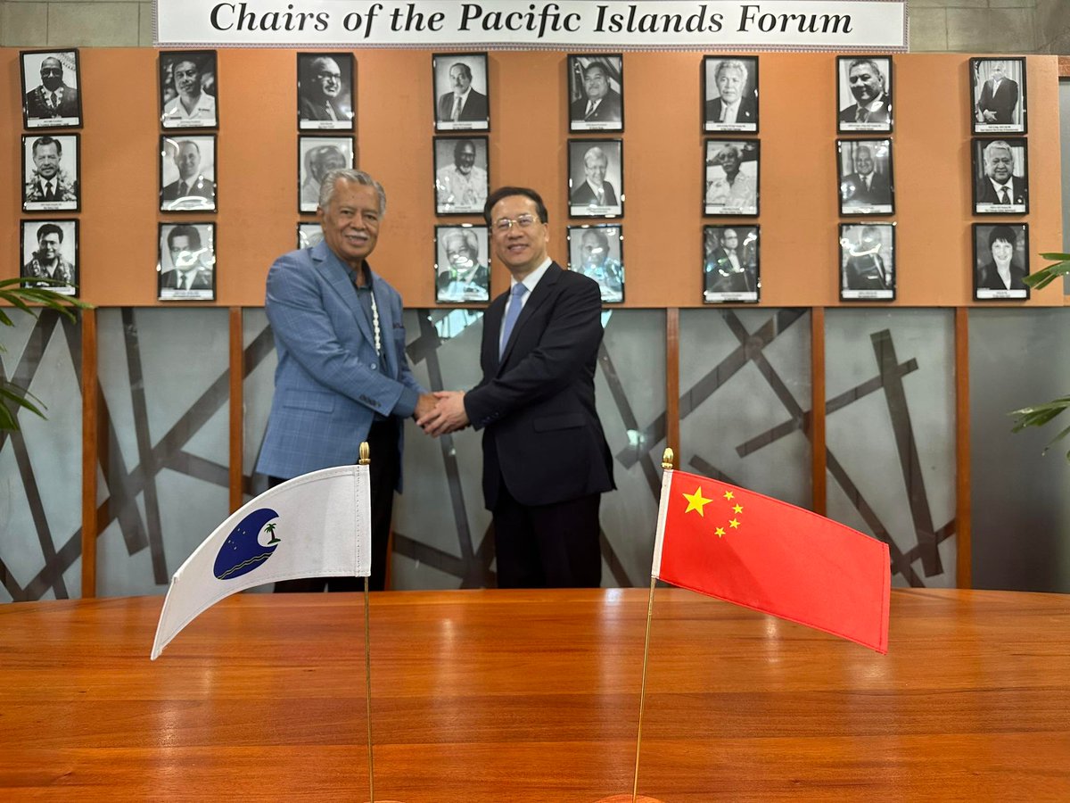 In talks covering #Pacific2050 and #ClimateCrisis  priorities as well as support for the #PacificTradeInvest #China office, Forum Secretary General @henrytpuna and team welcomed China's Executive Vice Minister of Foreign Affairs of H.E. Ma Zhaoxu to the Secretariat.