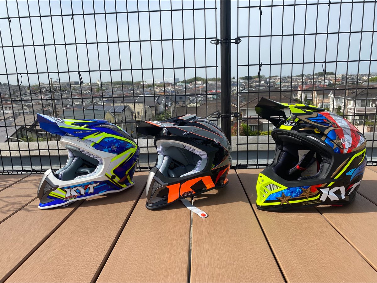 webike_shopping's tweet image. #KYT の #オフロードヘルメット 【SKYHAWK】がサンプルとして #ウェビック へやってきました🎶

MIPSを採用し、より安全性を高めたニューモデル✨
とても軽量で、どれも素敵なデザインです🎉

カラーは6色ラインナップ👇
webike.net/tab/parts/bm/3…
