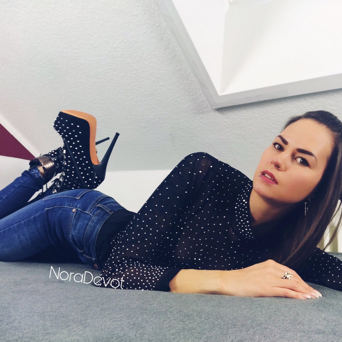 NoraDevot tweet media