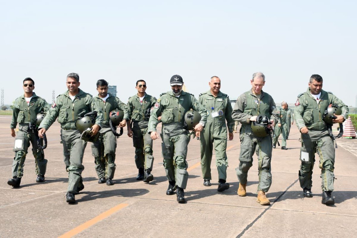 Here comes the force, the #airforce !

Alongside the ongoing #ExCopeIndia which aims to further our international cooperation, General K Wilsbach, Pacific Air Force commander visited AF Station Kalaikunda recently.

Follow #TheWonk for updates around defence, polity, and tech.