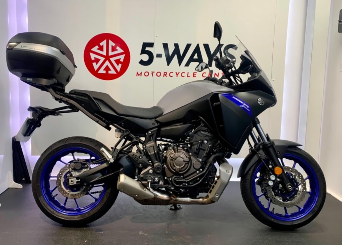 🏍📣 USED BIKE ANNOUNCEMENT 📣🏍 An Ideal first motorcycle that can do it all, this Yamaha Tracer 7 has had only 1 owner from new and covered 3206 miles. It has been well cared for, fitted with a Give rack and 47l top box. More Information online: 5-ways.co.uk/used-bikes/yam…