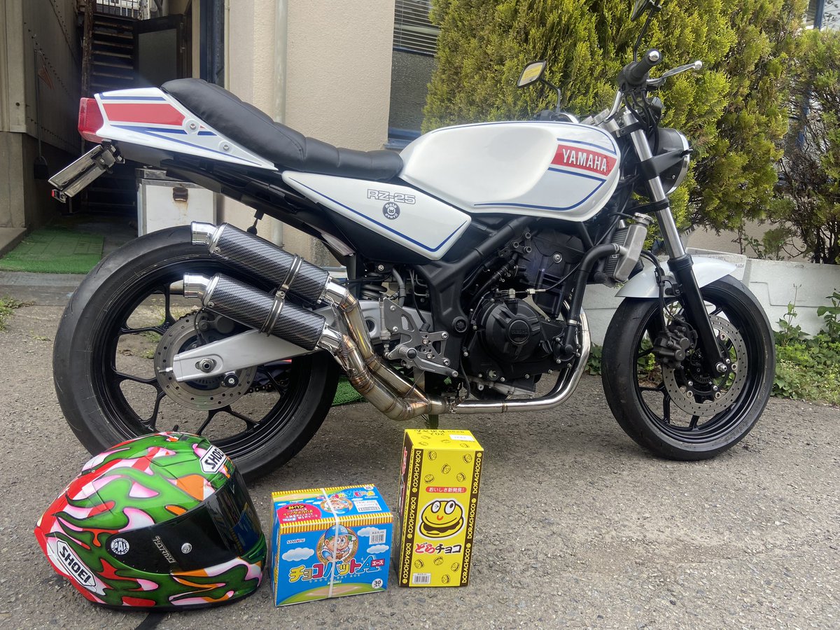 RZ-25の正しい使い方シリーズ♫ モトドからすぐの駄菓子問屋にお菓子を