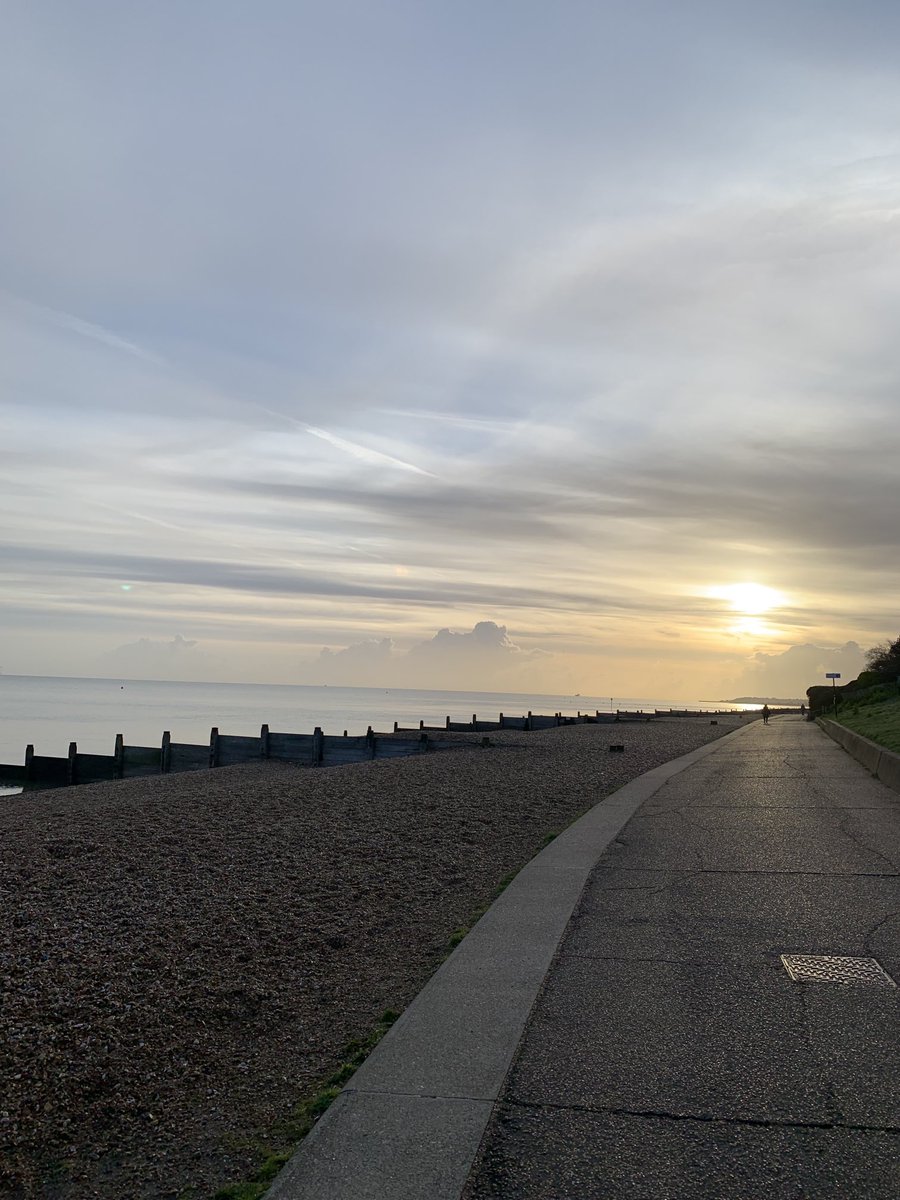 dleigh_david's tweet photo. A beautiful morning for a cycle ride by the sea. #whitstable #kentcoast #cyclekent https://t.co/cszDRAzOdG