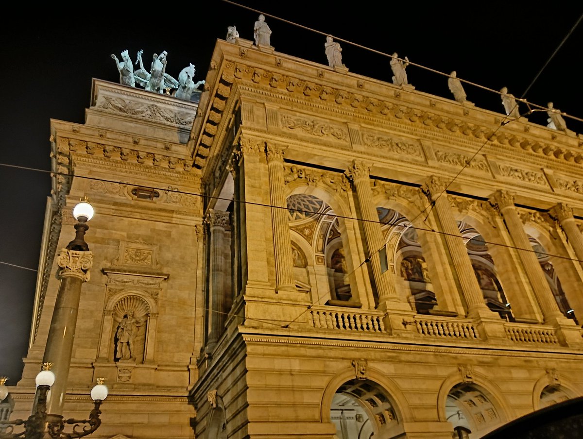hotel_transfers's tweet image. #hotelpraguetransfers #nationaltheatre
#praque #airporttaxi #airporttransfers #best