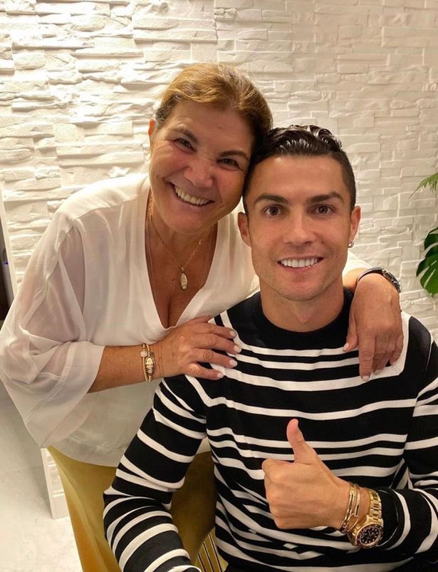 Achraf Hakimi and Ronaldo are both Mama’s boys

Now everyone will understand why Ronaldo hasn’t married Georgina after 4 kids with her 😅

You slack you lose your properties, smart men 🤝🔥